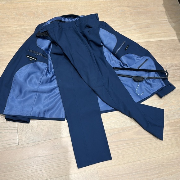 Men’s dark blue suit - Picture 9 of 10